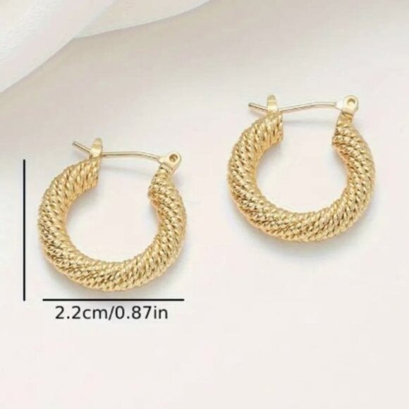 14k Gold Plated Textured Hoop Earrings - Picture 5 of 8